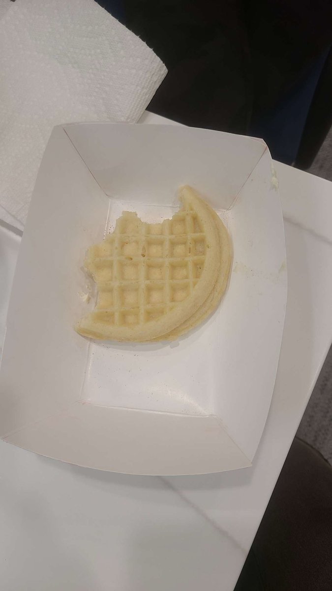 DianeWhiting9's tweet photo. @JordanW72038597 Barnyard coffee is canceled for charging Jordan’s coworker 5 fucking dollars for an eggo waffle. Mind you that damn “ waffle” looks untoasted, cold and soggy as fuck. #barnyardcoffeedobetter https://t.co/jSIOY05NNx