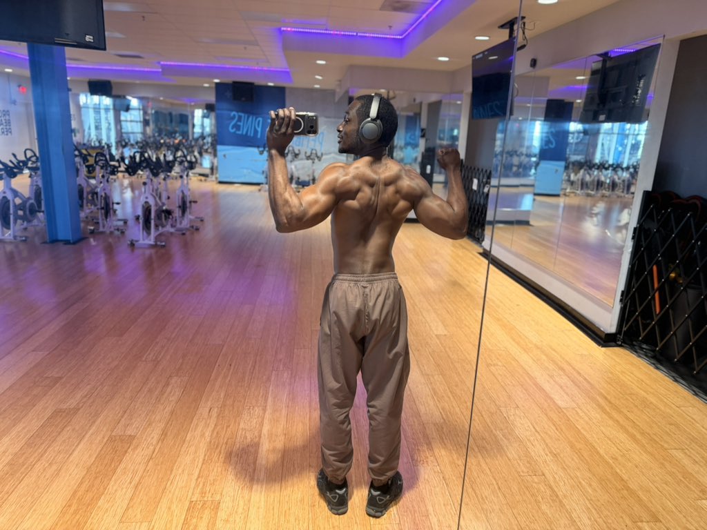 PUMA_FRESHGANG's tweet photo. Quiet work, loud results. π¦
#BackGains #BuiltNotBought #GymMotivation #ConsistencyIsKey #HardWorkPaysOff #MuscleGains #GymLife #DisciplineOverMotivation #FitLife #TrustTheProcess #QuietWorkLoudResults #StayLockedIn πͺπΎπ¦π₯ https://t.co/lrbg7ofd7n