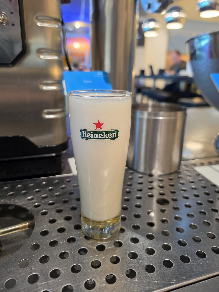 Angtoi's tweet photo. 9:1 (99% foam 1% beer)
#sakumail  
#sakubeertime 🍻 https://t.co/7Z2b4Y8xxc
