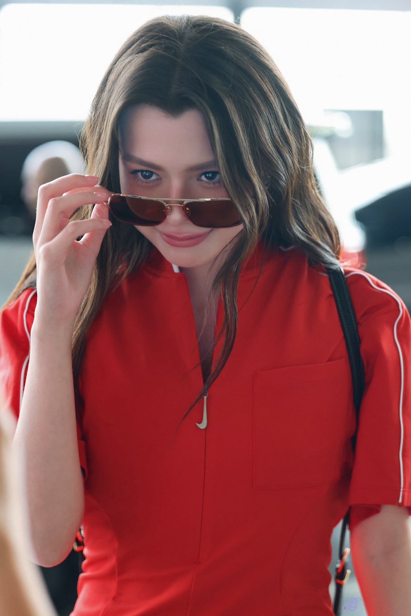 itsPKnight's tweet photo. Same eyes, same person, but different vibe you can't handle 👓✨

#BeckyArmstrong‌ #beckysangels‌ https://t.co/9LATKQv25M