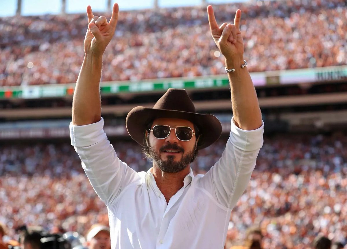 TBotHebert's tweet photo. “How would you describe Texas’s 3 losses?” 

CFP-Bob: “Alright Alright Alright” https://t.co/3tUtGLh2qD