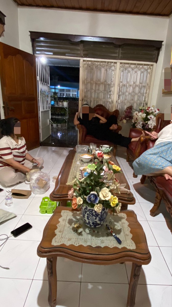 pu3dump's tweet photo. "aku ga diboleh keluar"
'ok kalo gitu kami kerumahmu'
😻🫶🏻🤩😅 https://t.co/H5N6WgT9Yy