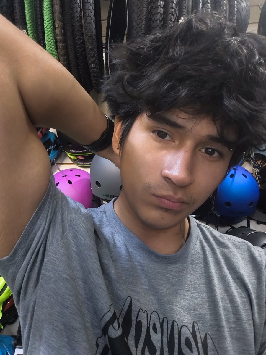 jerson420_'s tweet photo. A veces me pongo caliente en la pega 🫣 https://t.co/MnMLD9R9zg