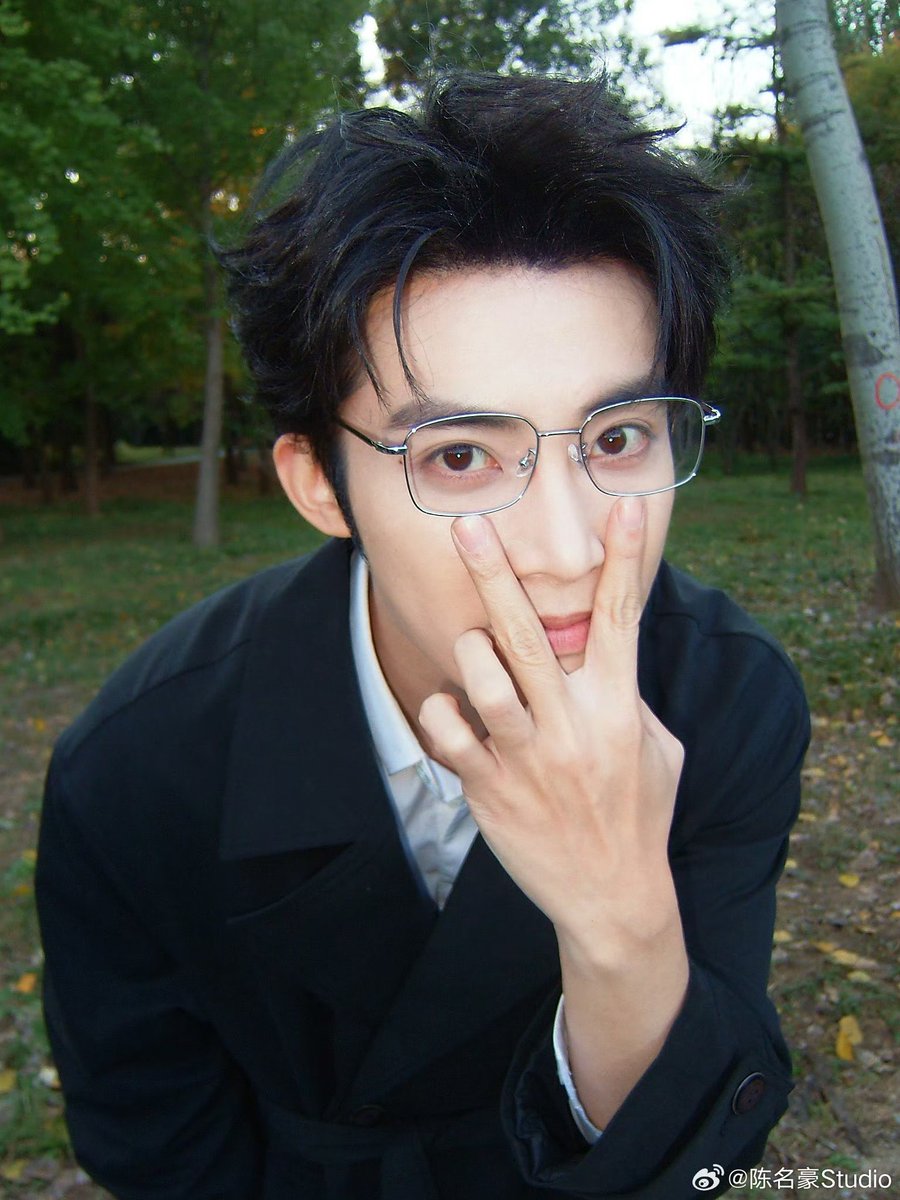 OrangeC_ID's tweet photo. [UPDATE] 28.10.26 — 陈名豪Studio WEIBO UPDATE  

Looking at who? Looking at you! 👀  

https://t.co/nwCpfmmpY4

#ChenMinghao https://t.co/dtENmwT3z7
