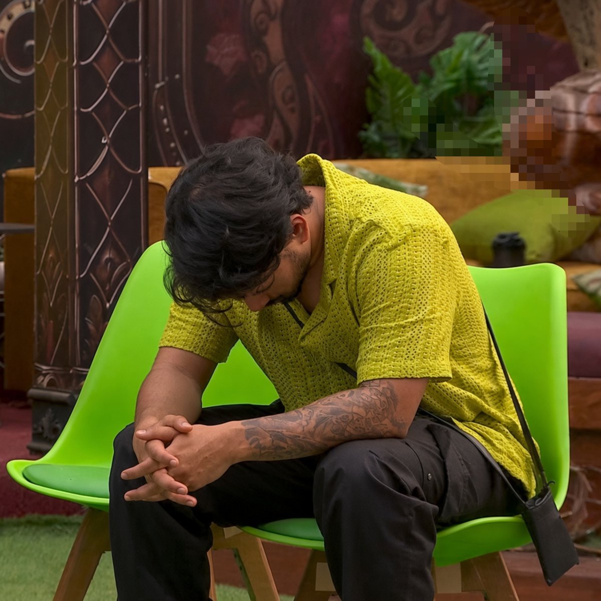 teamscoutopfc's tweet photo. Now she is literally crossing All limits. Bro, how much will you emotionally manipulate everyone.

Because of all your drama, how bad other people must be feeling. 

At least think about his mental health. Now this is becoming very irritating.

PLEASE @HotstarReality STOP HER 🙏🏻.!!, 

#ScoutOP #BiggBoss #BB20