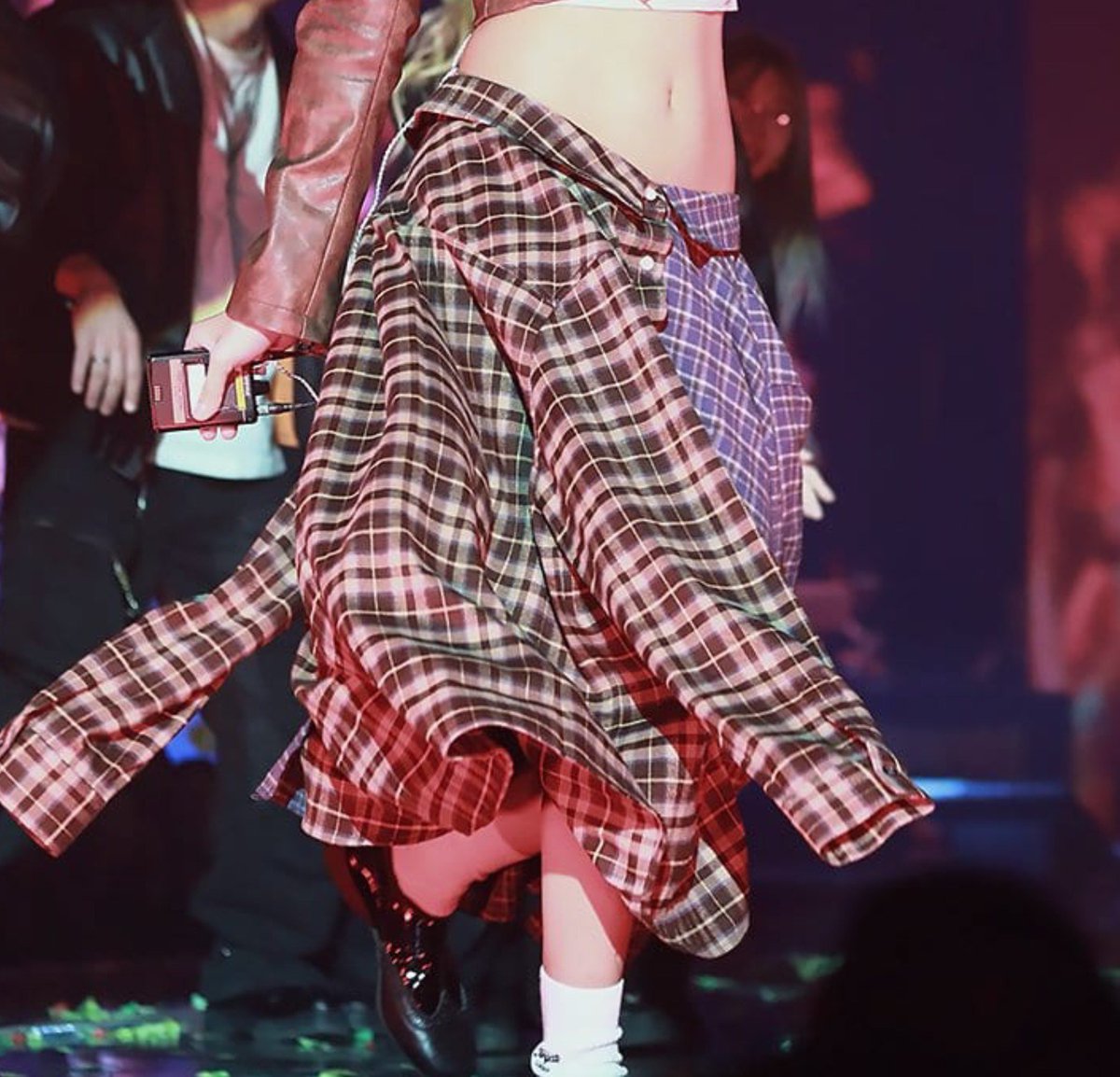 hyskye's tweet photo. When she combined two shirts to make a skirt out of it, and the sleeves hanging down like frills https://t.co/kzanDRBTjj