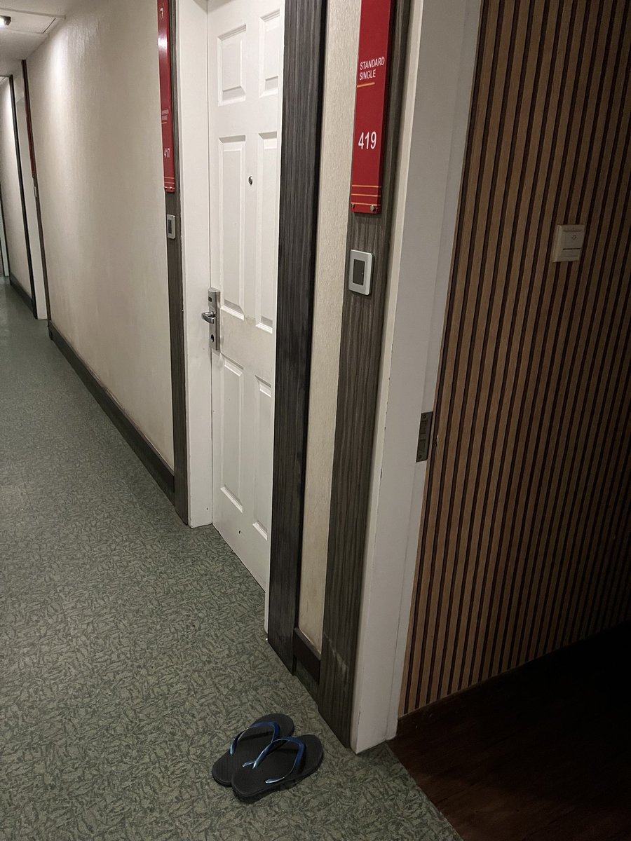 Sober200DSA's tweet photo. Fucking ass hardly who give me slippers https://t.co/aJ668EPgag