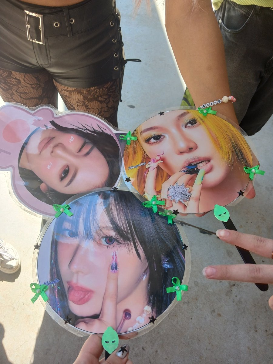 luvningsll's tweet photo. na minha fila normal saudável e super dotada do show do aespa https://t.co/s1dr9CITiW