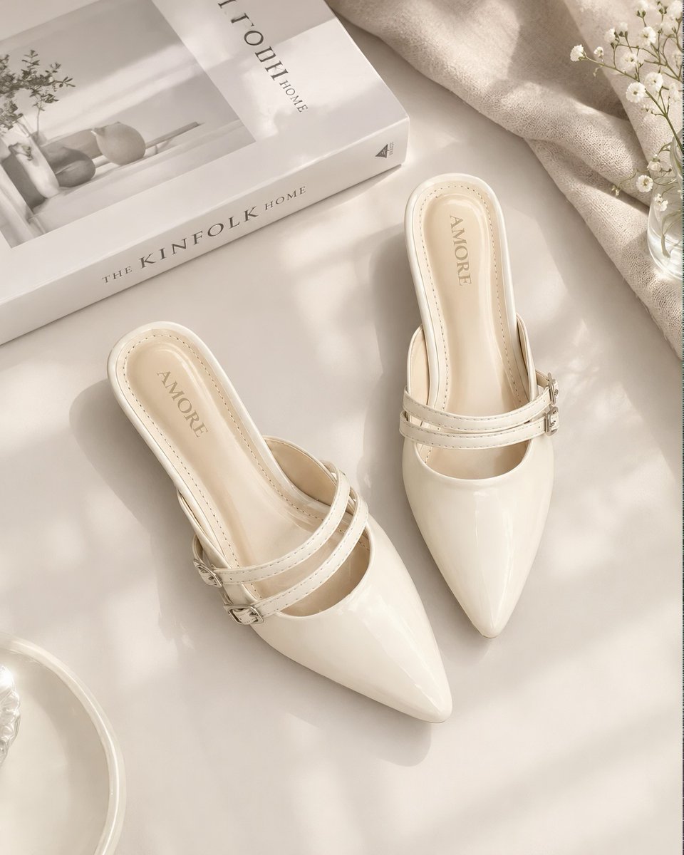 20utty02's tweet photo. PLEASEEE 😩🤎 sepatu model pointed toe + glossy finish gini emang susah buat nggak dilirik. Tim black, brown, atau cream nih??

#ShoesCollection #OOTDInspo #AffiliateFinds https://t.co/OpYBaD96mH
