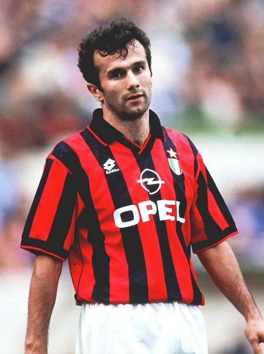 DavForlan's tweet photo. #1Jour1AncienJoueur Dejan Savicevic https://t.co/Y1xFdNyYeu