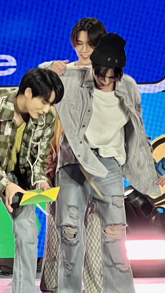 CarleneLoveLove's tweet photo. Wishing #WinWin the happiest birthday and congratulations on his new music! RE-fresh #love #WinWin_BackAtOne https://t.co/gXX09IsXPP