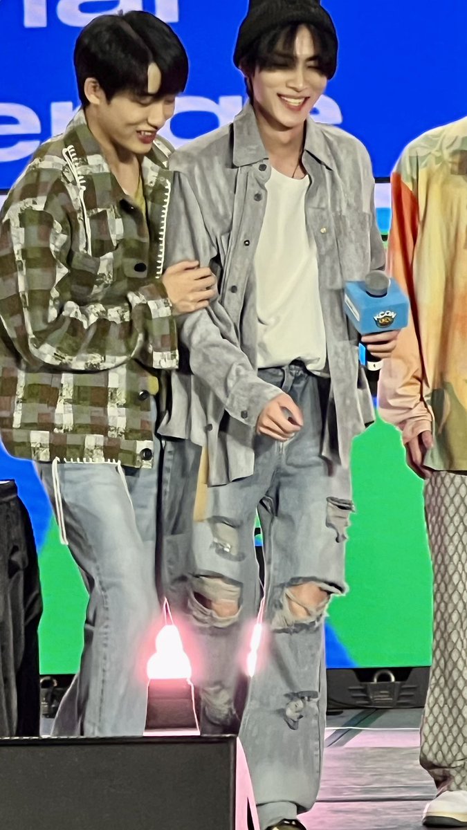 CarleneLoveLove's tweet photo. Wishing #WinWin the happiest birthday and congratulations on his new music! RE-fresh #love #WinWin_BackAtOne https://t.co/gXX09IsXPP