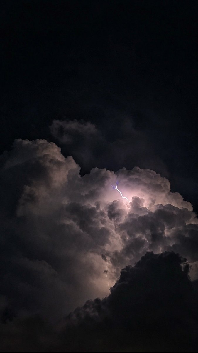 u1_6k's tweet photo. 🌩️🩶 https://t.co/XE6wjWYuSr