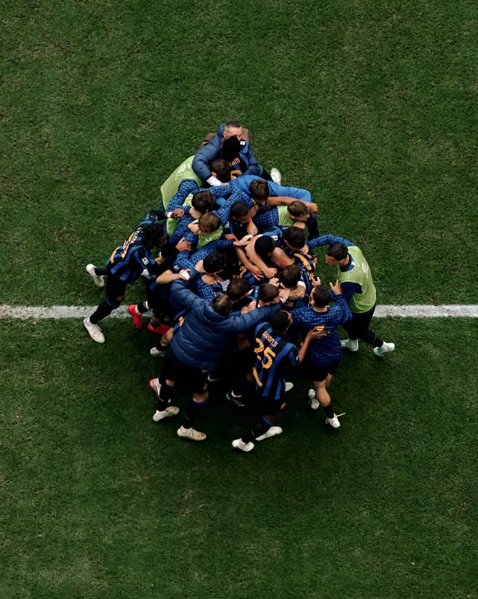 zainab0h4's tweet photo. اليوم الانتر 💙🖤💙🖤💙🖤🐍 https://t.co/8naVpwbDkM