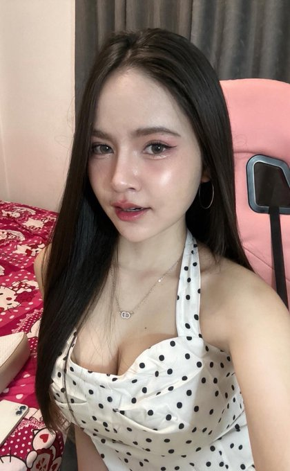 pascalineonline's tweet photo. เรื่องรุ้งกินน้ำ
ทำไมรุ้งถึงมีหลายสี? 🌈✨
วิธีทำ: แสงอาทิตย์หักเหและสะท้อนในหยดน้ำ จึงแยกเป็นสีต่าง ๆ จ้า 💧
🆔  xz_379
#เมืองทอง #หาค่าขนม #นนทบุรี
หาค่าขนมด่วนๆ https://t.co/gxQxTs3C2j