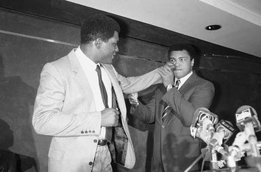 Serpico_980's tweet photo. 20 years ago to this day, the legendary heavyweight boxer Trevor Berbick was murdered by a family member in Port Antonio, Jamaica on October 28th 2006. Continue to RIP Champ. https://t.co/WeFcpTHDhK