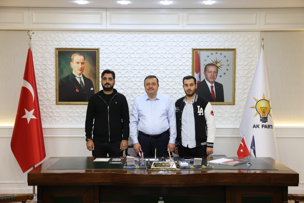 fmfedaioglu's tweet photo. İl Başkanlığımızda kıymetli hemşehrilerimizi ağırladık.

Gönül bağımızı güçlendiren bu buluşmalarda hemşehrilerimizin talep ve önerilerini dinliyor, Gaziantep’imiz için istişare etmeye devam ediyoruz.

Nazik ziyaretleri için her bir hemşehrime teşekkür ediyorum.

@abuyukgumus 
@hakanaksu058 
@iekarayel 
@AKGMTeskilat 
@AKPartiG_Antep 
@Akparti