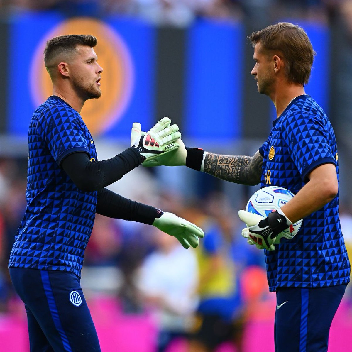 Inter_Xtra's tweet photo. 🇮🇹🎙️ Ivan Provedel on his relationship with Pepo Martínez:

"We're at #Inter, we always have to do our best! There is great harmony in this team, we also enjoy taking on responsibilities, and that's the most important thing." @Inter_TV https://t.co/wz49DEFC0s