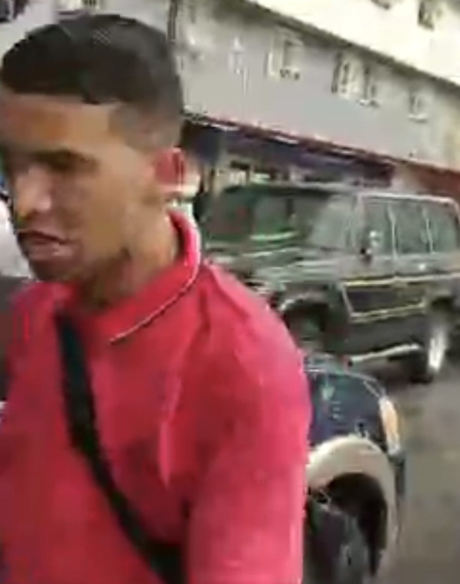 Bitacora58news's tweet photo. 🚨 SE BUSCA INFORMACIÓN: 

Solicitamos información que permita identificar a los sujetos señalados por agredir e intentar secuestrar al dirigente sindical Ángel Bolívar, durante los hechos ocurridos hoy, 28 de octubre, en Caracas.

Exigimos que estos hechos sean investigados y que los responsables respondan ante la justicia. 

La violencia contra los dirigentes sindicales y quienes ejercen su derecho a la protesta no puede quedar impune.

📢 Si tienes fotografías, videos o información verificable sobre lo ocurrido, compártela.

¡Exigimos justicia y garantías para quienes defienden los derechos de los trabajadores!