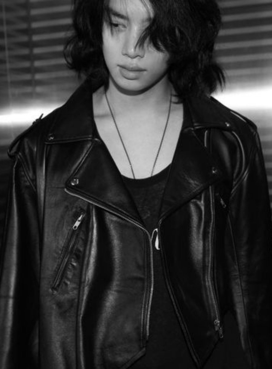 heetitss's tweet photo. a little bit older, a black leather jacket, a bad reputation, insatiable habits, one look and i couldn't breathe https://t.co/K3E3L4j6Ul