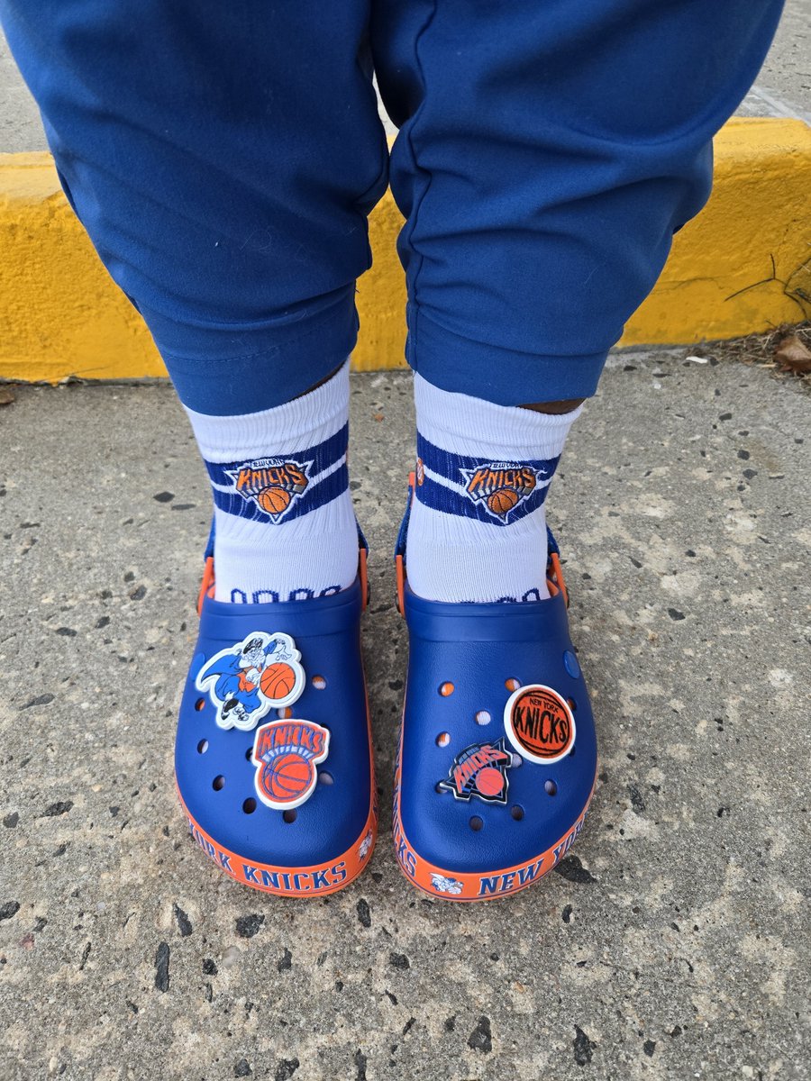 trudyspeaks's tweet photo. Go @nyknicks
👟: @Crocs New Knicks
🧦: @stance Knicks 2026 Champ
.
.
.
#kotd #NYKnicks #NYForever #crocs #femalesneakerhead https://t.co/39E8ik7LS3