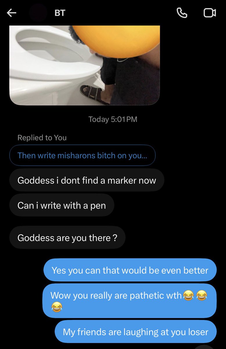 Misharonnnn's tweet photo. Look at this dumbass loser kissing the toilet for me and my friends entertainment😂😂😂 https://t.co/TByUJ2vjtg
