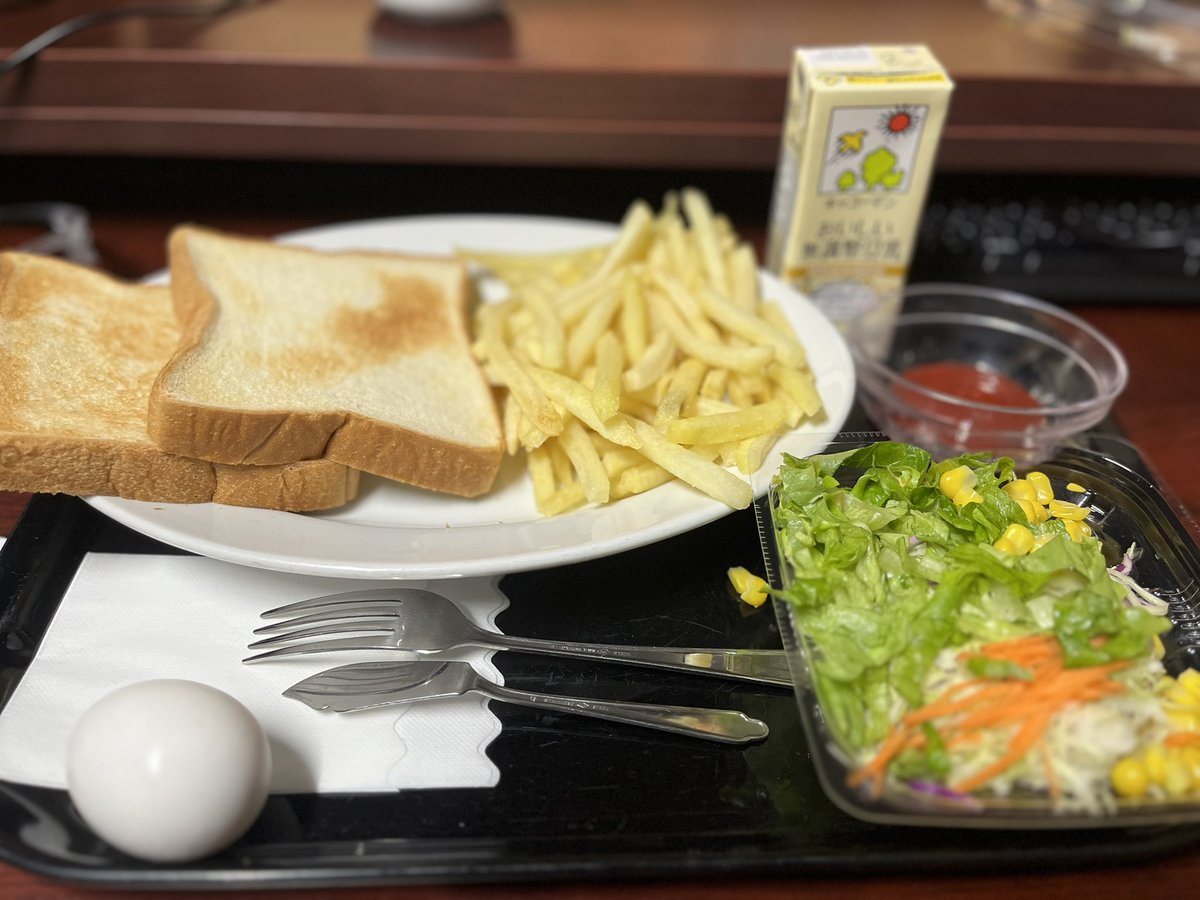 wringbeans's tweet photo. 昨日は横須賀で朝を迎え.爆音イビキに耐えかねて4時起きして朝活ランへ

東京湾の向こうに都内の灯りを眺めながらの15.1km
朝食は漫喫のモーニング🍞と買ってきたサラダ🥗と茹で卵🥚

再び野山を歩き続けヘトヘトになった一日
さすがに家に帰ろうと、二宮周りで夜活ランを8km

走ったんかいっ😆 https://t.co/itp2OHHIHz