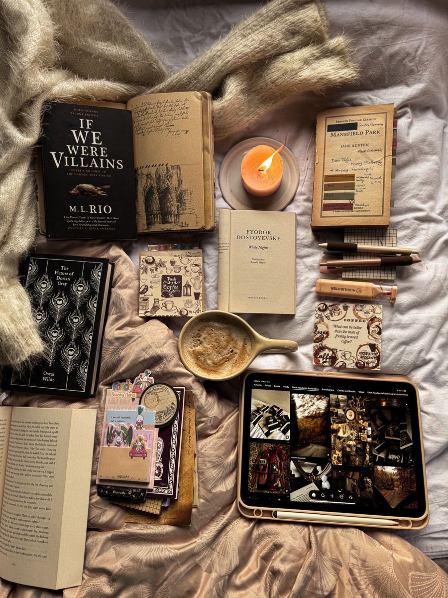 ceedemy's tweet photo. last days of October 📖🍁🍂 https://t.co/Bte6N21xY8