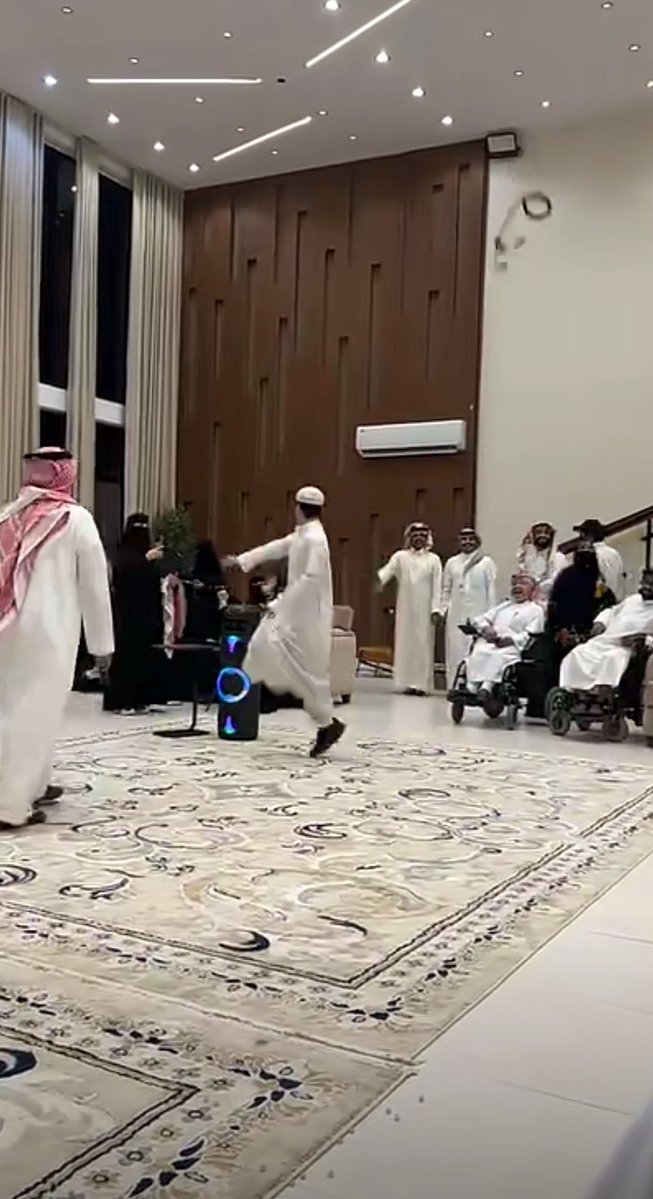 S5UMO0's tweet photo. سؤال الاختلاط برئيك عادي او مرفوض او يعتمد على المكان؟ https://t.co/aULuXLt9ES