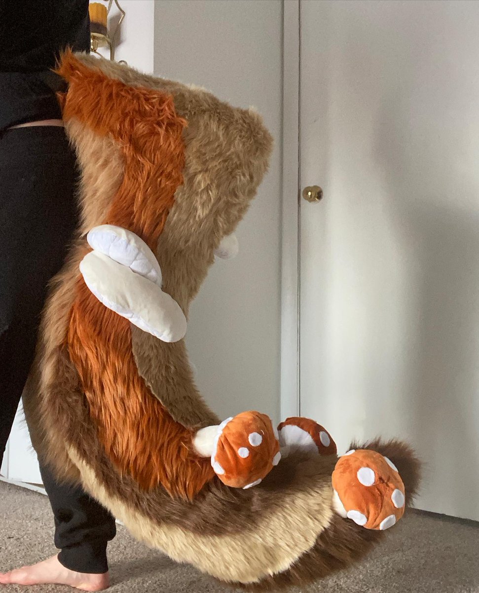 Furverse_makers's tweet photo. Bates tail is done! This one was certainly a challenge, and I used many new methods to pull this tail off It features plush mushrooms minky base and a hole through the base for belt insertion as this is a larger heavy tail that elastic straps wouldn’t be able to support
#fursuit https://t.co/ljLfQjmsLi