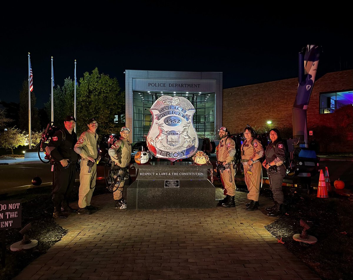 GhostbustersDT's tweet photo. 🎃Troy Police Halloween Safety Bash🎃 

#Ectober #Ghostbusters #Police #Halloween #HalloweenCostumes https://t.co/MwVHUOJWtr