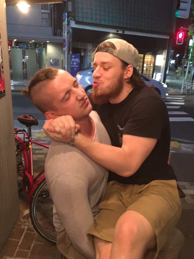 THEdavidfinlay's tweet photo. I've always loved Jay White. He's always loved me. Internet trying to make shit up. Did you know he's actually a thoughtful gifter? https://t.co/2XCLLIigJB