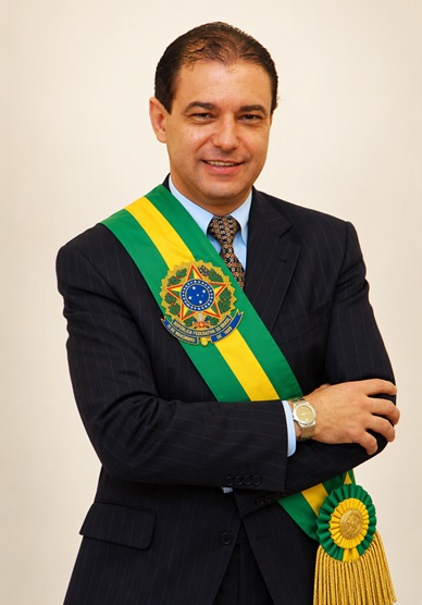 Tadgobbi's tweet photo. "Eu sou o verdadeiro Presidente eleito do Brasil" https://t.co/yN45DdS0OJ