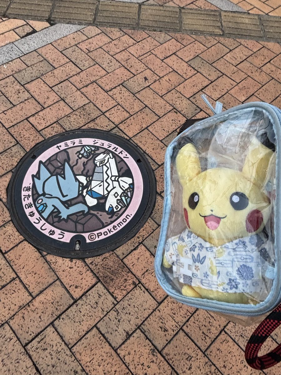 Syark3's tweet photo. おはスペースワールド駅
スペースワールドは健在だった頃に修学旅行で行ったなぁ
スタンプ押すだけなら駅のホームの端から出来る系

ここのヤミラミとジュラルドンのポケふたは工事で見れないと聞いていましたが、道路挟んで反対側に移設されていたようなので無事に見る事が出来ました https://t.co/OEBNVkFatB