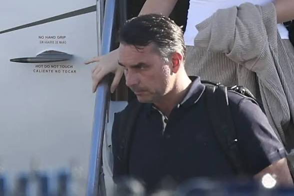 zapata8051's tweet photo. @ICEgov This asshole was missing—fucking corrupt bastards. https://t.co/RO35lGfkCZ