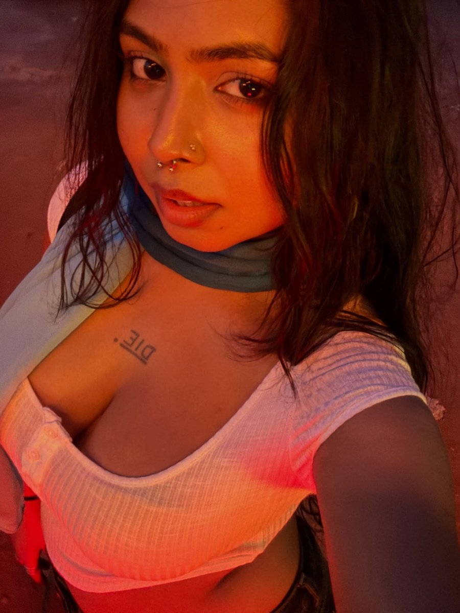 Sannirf's tweet photo. @neha_sharma510 Boys Follow me 💋 https://t.co/naBqZC9pDK