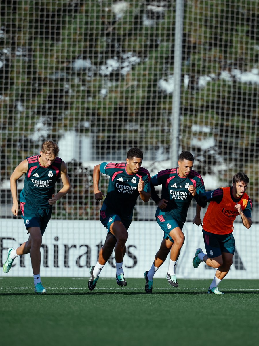 realmadrid's tweet photo. Preparando el partido contra el Racing. https://t.co/X6XwIuUYxy