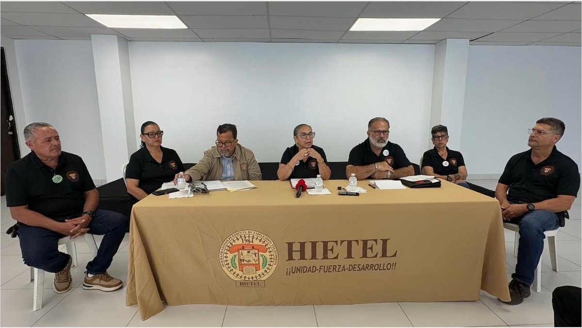 QuePasaBoricua's tweet photo. Para que una sociedad funcione hay muchas cosas pasando que la mayoría de las personas no conocen. Aquí les dejo un ejemplo. | ¿Quién mantiene encendido a Puerto Rico? Los trabajadores telefónicos alertan que el país entero está en juego - Prensa Sin Censura https://t.co/0pnD9usBFu