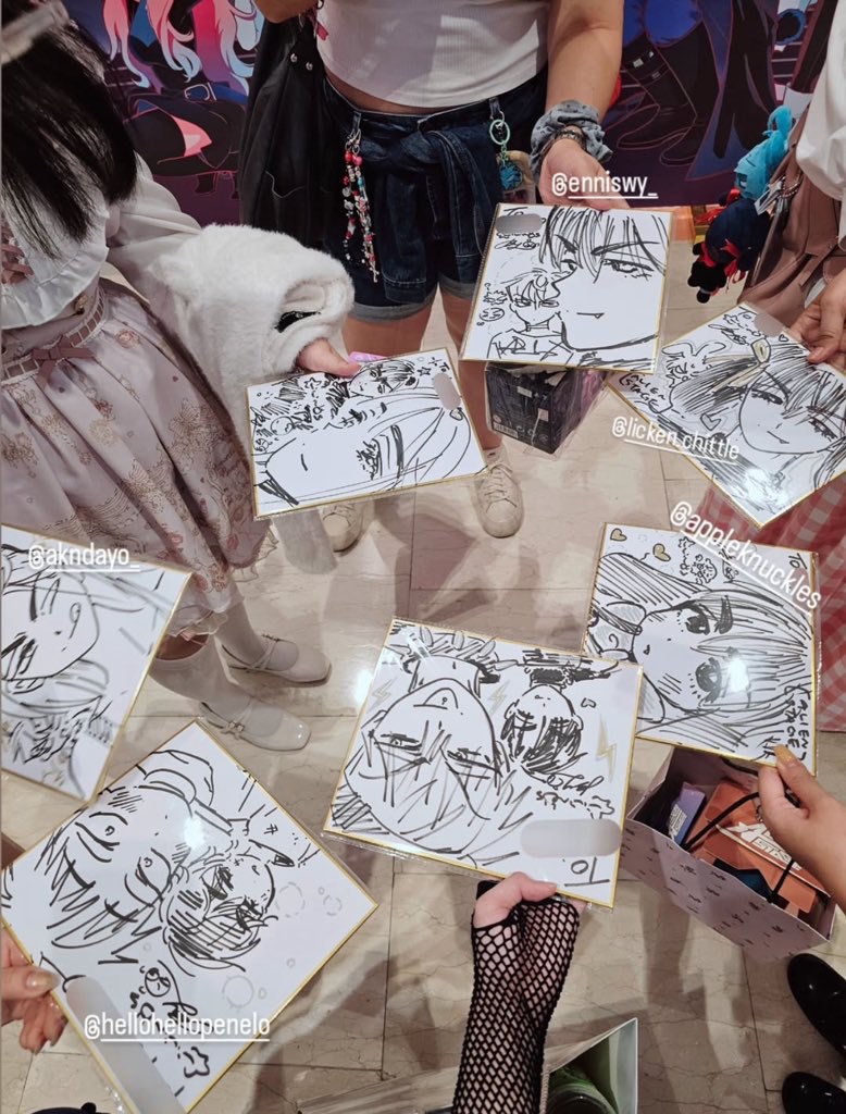 DailyALNSTShiki's tweet photo. group shikishis are so cool!!! hopefully one day i can go get one myself and take a photo like this… https://t.co/k89MBI63av