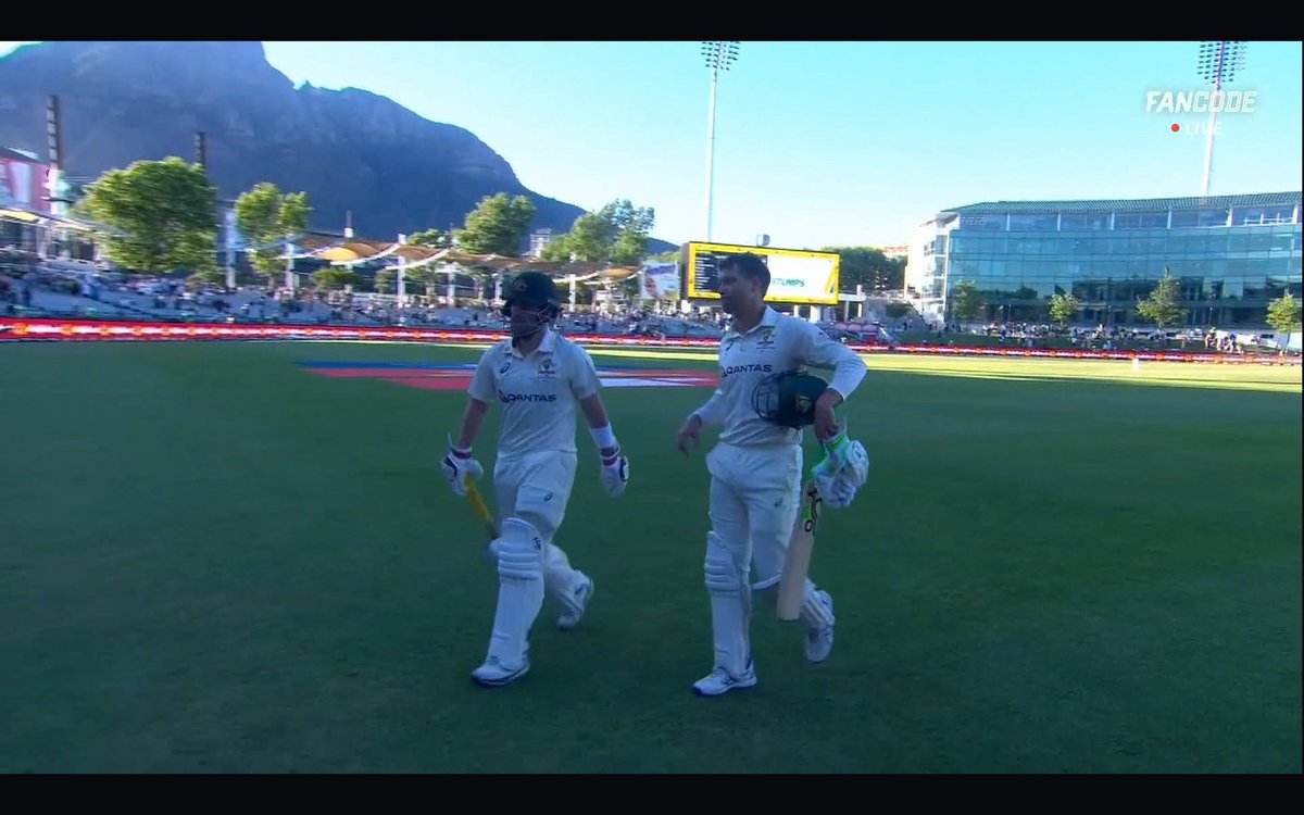 OldTraffordMen's tweet photo. Newlands, Cape Town, Day 2 belongs to Australia 🇦🇺

What a day for Test cricket. 

Renshaw, Head, Green, Inglis, and Carey all stepped up and played their roles. 

Day 3 will be key to how the game progresses. #RSAvAUS https://t.co/DBUV3Xo5li