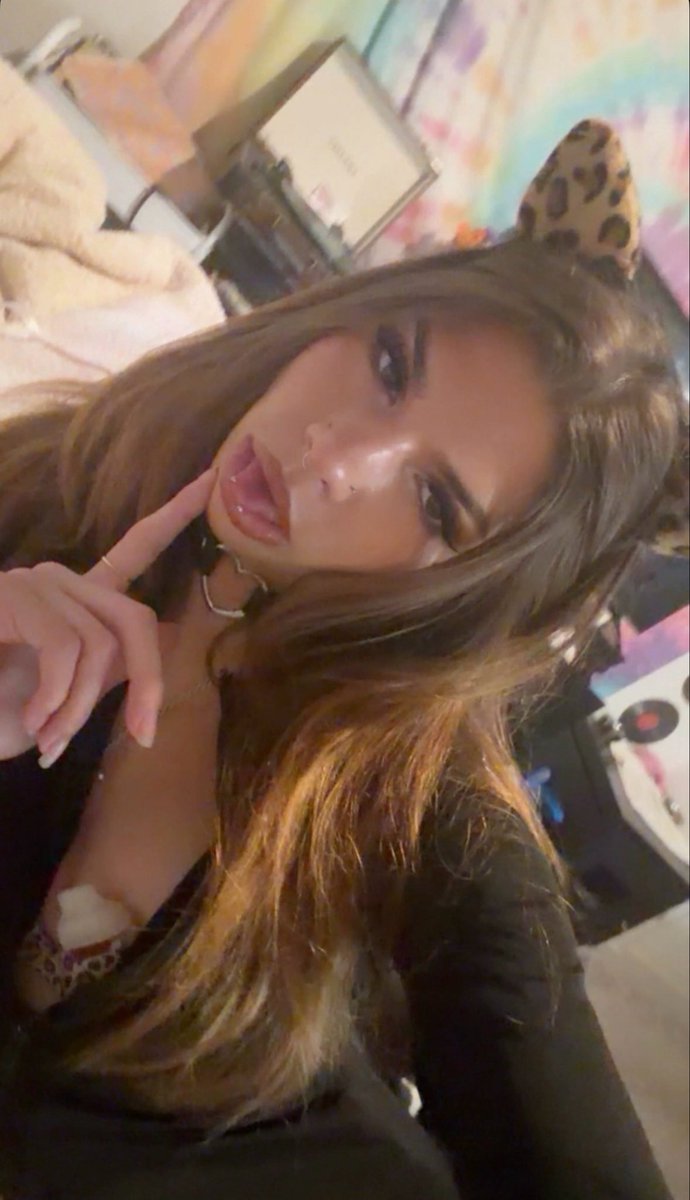 Josephralphsfe's tweet photo. Cover my slutty gf in cum https://t.co/dTwjTWi7xP