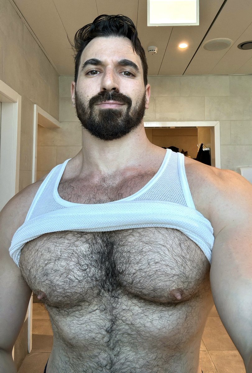Thickmachoo's tweet photo. Big macho https://t.co/bYKUWqrLPY