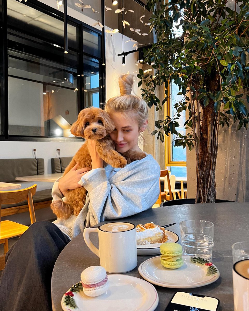 48Squared's tweet photo. A little kiss, a lot of love, and a heart full of happiness. Nothing feels sweeter than the unconditional love of a furry friend🐶💕 https://t.co/HUfUF3wfG2