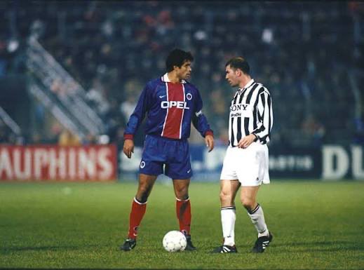 Mds952z's tweet photo. C’était pour quel match les anciens supporters du PSG dites-moi https://t.co/ZloFifoui9