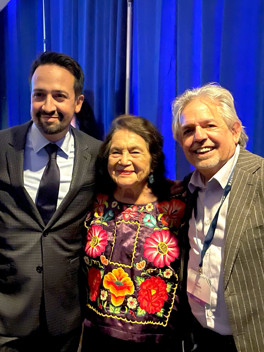 Vegalteno's tweet photo. She taught us to say, “Sí, se puede.” Then she spent a lifetime making it true. Gracias, @DoloresHuerta . Rest in power. https://t.co/qGWTOLQyTZ
