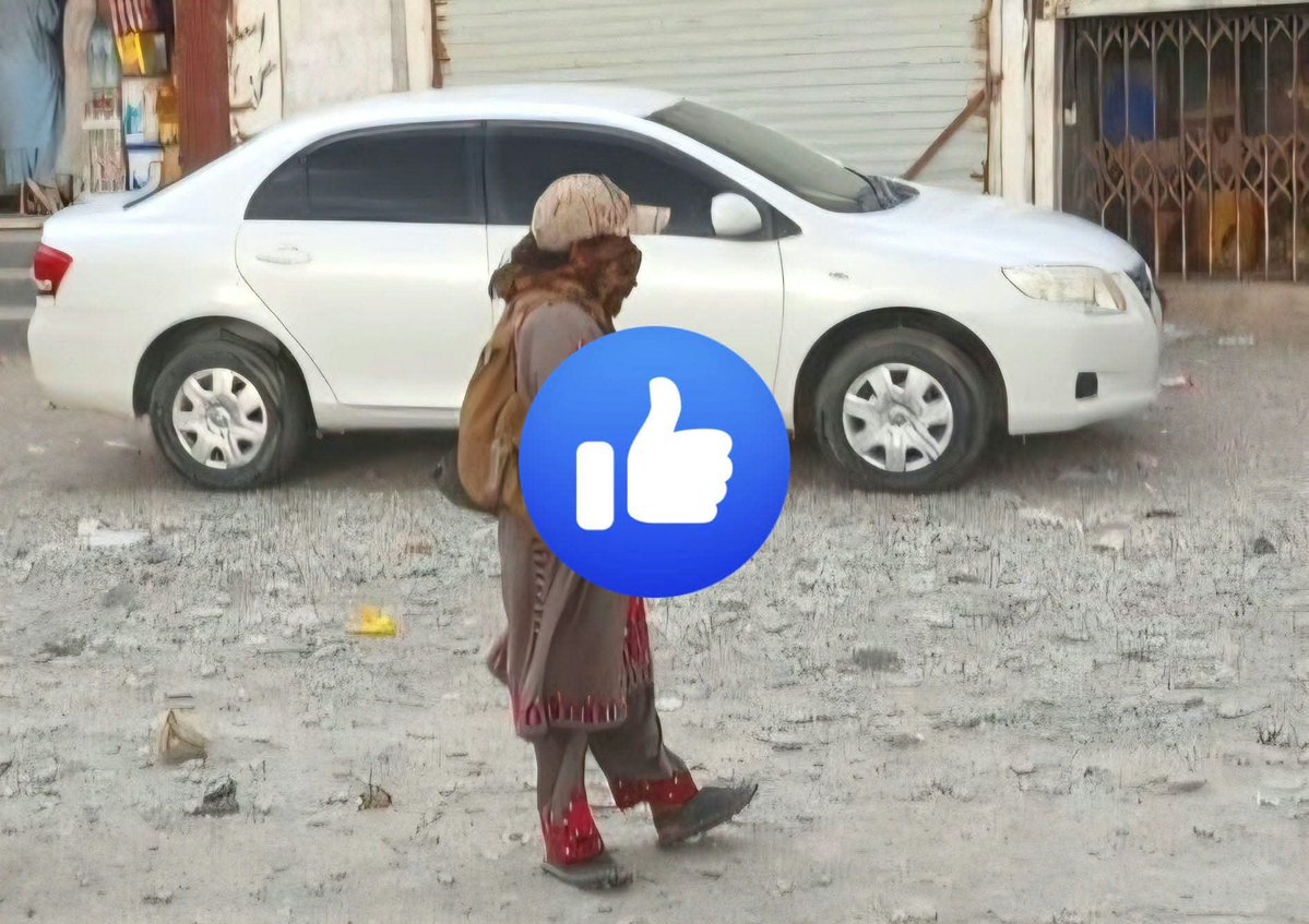 PolMirror's tweet photo. Breaking News | Catch, Buleda 🚩⚡
Pictures of Baloch women blocking roads in the Al-Nador area of ​​Buleda have gone viral on social media. It can be seen in the pictures that armed Baloch women have blocked roads in the area.
But Governor's rule is necessary in KPK 🙆 https://t.co/sgsytvnORq