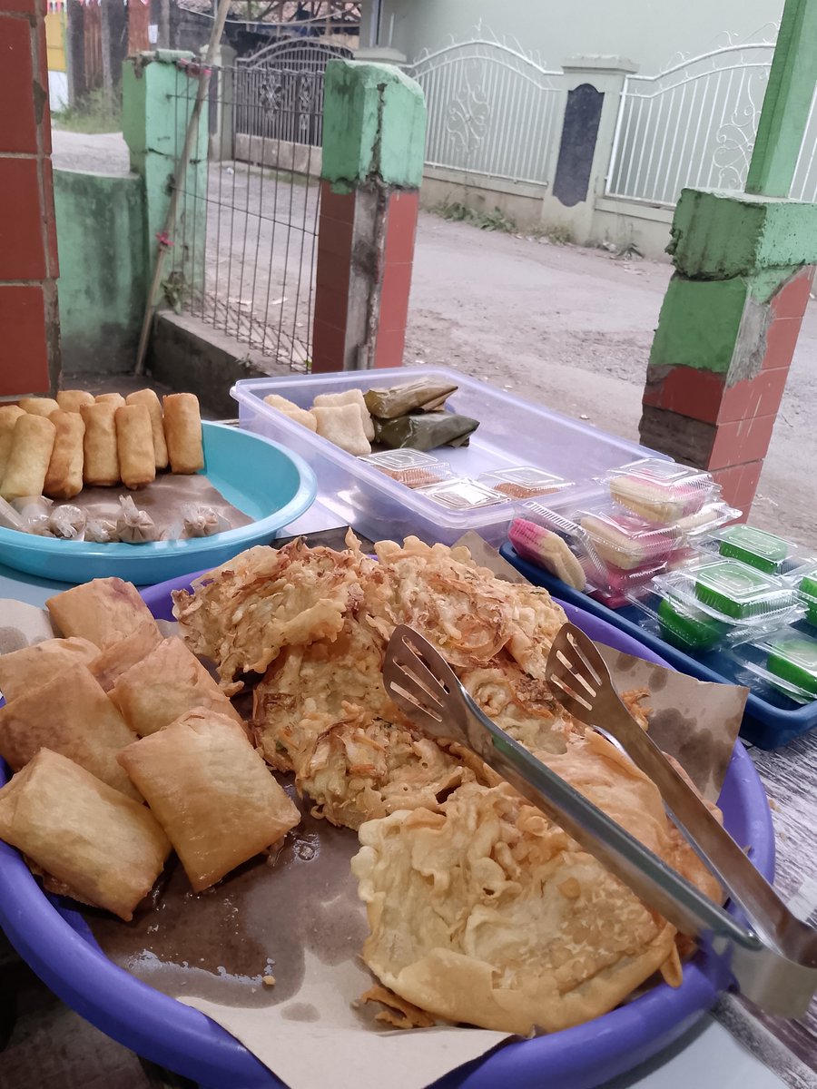 dearasyy7_'s tweet photo. @ibunisme Bismillah..udah lama gak buka Twitter lewat twitnya ibun..mungkin ini rezeki saya udah lama jg gak ngadain Jumat berkah..saya jualan nasi uduk dn gorengan tiap hari🙏 https://t.co/i9kw30fgWc