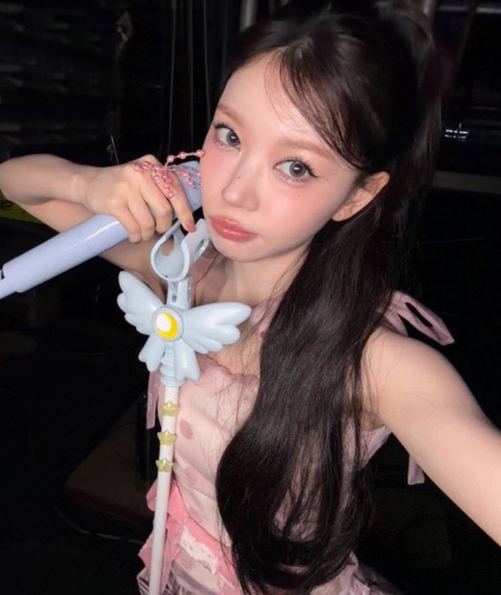 everyhourmoka's tweet photo. 🩷🖤🪽 https://t.co/fEJxOca84s