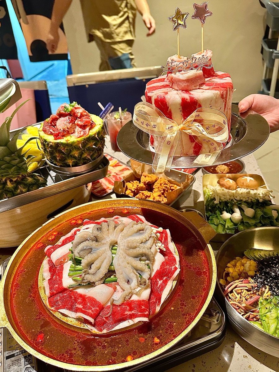 Mbxaak2's tweet photo. [鋳造、ケーキ、豚、痛み、など日常のさりげない瞬間を切り取った１枚！] https://t.co/fflN3G251a