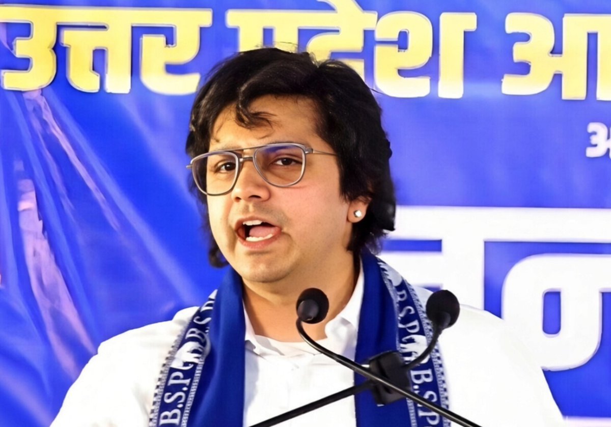 SurajKrBauddh's tweet photo. BJP-कांग्रेस के पास प्रचार मशीनरी है, मीडिया का बैकअप है, लेकिन BSP के पास बहुजन आंदोलन की ताकत है।

आकाश आनंद को इसी ताकत के साथ आगे बढ़ना है। सत्ता का रास्ता तभी खुलेगा, जब समाज अपने वोट की ताकत को पहचानेगा। इस बार हरगिज गुमराह नहीं होना है। https://t.co/3ubxZMhCQx